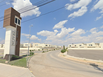 Casa en venta en el Fraccionamiento Quinta Real, Juárez, Chihuahua. LR