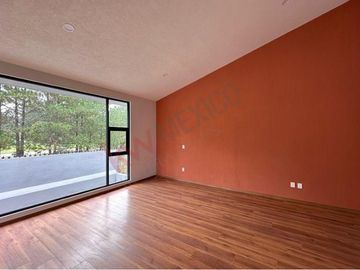 Casa Habitación Nueva, en Conjunto Residencial “Praderas Altozano I” (Club de Golf Altozano) en la denominada 