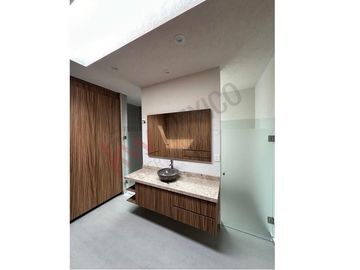 Casa Habitación Nueva, en Conjunto Residencial “Praderas Altozano I” (Club de Golf Altozano) en la denominada 