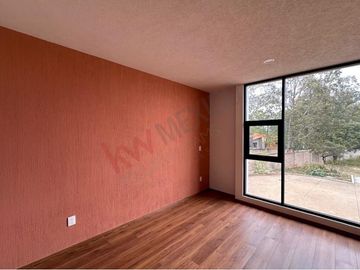 Casa Habitación Nueva, en Conjunto Residencial “Praderas Altozano I” (Club de Golf Altozano) en la denominada 