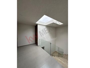 Casa Habitación Nueva, en Conjunto Residencial “Praderas Altozano I” (Club de Golf Altozano) en la denominada 
