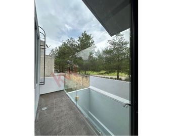 Casa Habitación Nueva, en Conjunto Residencial “Praderas Altozano I” (Club de Golf Altozano) en la denominada 