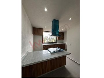 Casa Habitación Nueva, en Conjunto Residencial “Praderas Altozano I” (Club de Golf Altozano) en la denominada 