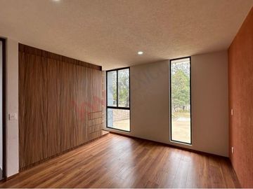 Casa Habitación Nueva, en Conjunto Residencial “Praderas Altozano I” (Club de Golf Altozano) en la denominada 
