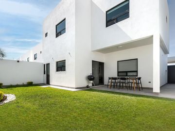 CASA EN VENTA EN RESIDENCIAL TOSCANA, ( MODELO VENECIA ), TORREON COAH.
