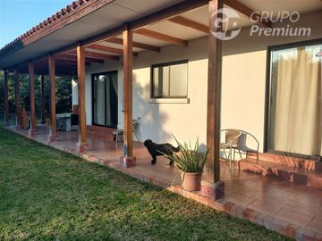 Casa en Venta en RICARDO SANTA CRUZ A METROS DEL CAMINO INTERNACIONAL QUILLOTA VIÑA DEL MAR