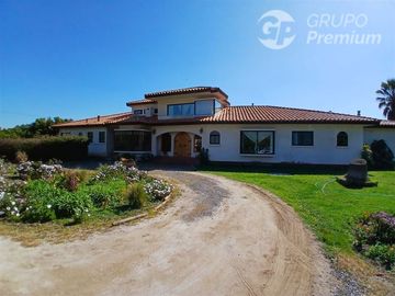 Casa en Venta en RICARDO SANTA CRUZ A METROS DEL CAMINO INTERNACIONAL QUILLOTA VIÑA DEL MAR