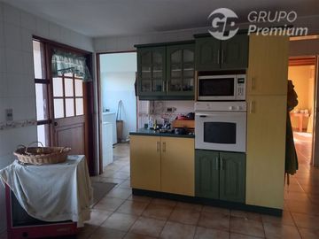 Casa en Venta en RICARDO SANTA CRUZ A METROS DEL CAMINO INTERNACIONAL QUILLOTA VIÑA DEL MAR