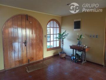 Casa en Venta en RICARDO SANTA CRUZ A METROS DEL CAMINO INTERNACIONAL QUILLOTA VIÑA DEL MAR