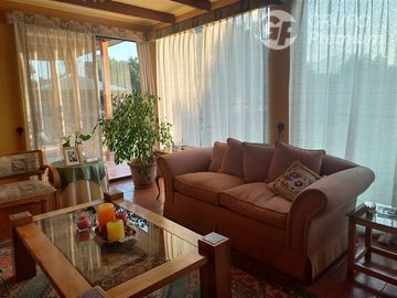 Casa en Venta en RICARDO SANTA CRUZ A METROS DEL CAMINO INTERNACIONAL QUILLOTA VIÑA DEL MAR