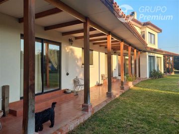 Casa en Venta en RICARDO SANTA CRUZ A METROS DEL CAMINO INTERNACIONAL QUILLOTA VIÑA DEL MAR