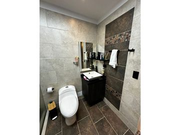 Venta de casa dúplex con estudio y vestidor privado
