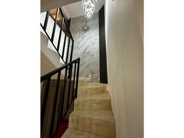 Venta de casa dúplex con estudio y vestidor privado