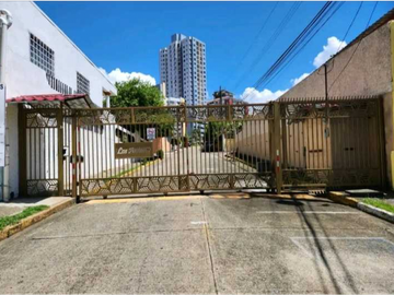 CASA EN LA 12 DE OCTUBRE RESIDENCIAL LOS ANTARES 276M2