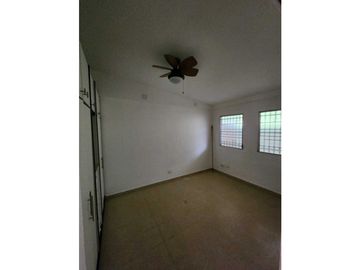CASA EN LA 12 DE OCTUBRE RESIDENCIAL LOS ANTARES 276M2