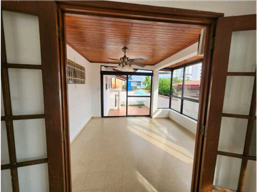 CASA EN LA 12 DE OCTUBRE RESIDENCIAL LOS ANTARES 276M2