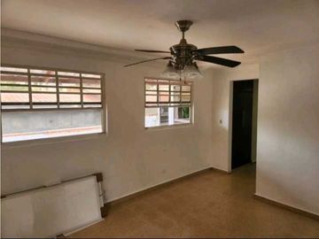CASA EN LA 12 DE OCTUBRE RESIDENCIAL LOS ANTARES 276M2