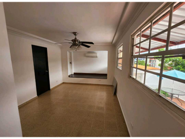 CASA EN LA 12 DE OCTUBRE RESIDENCIAL LOS ANTARES 276M2