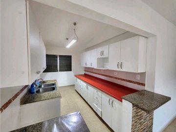 CASA EN LA 12 DE OCTUBRE RESIDENCIAL LOS ANTARES 276M2