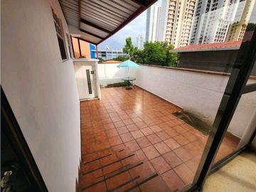 CASA EN LA 12 DE OCTUBRE RESIDENCIAL LOS ANTARES 276M2