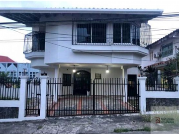 CASA EN HATO PINTADO DE 3 NIVELES  435M2 REMODELADA