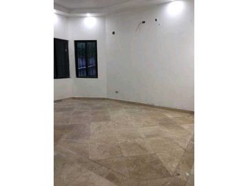 CASA EN HATO PINTADO DE 3 NIVELES  435M2 REMODELADA