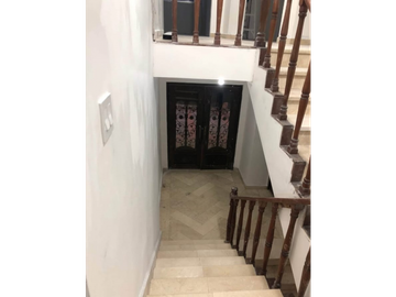 CASA EN HATO PINTADO DE 3 NIVELES  435M2 REMODELADA