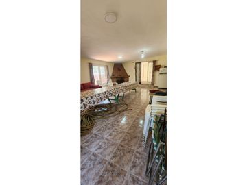 CASA EN ESTANCIA VIEJA - PILETA Y PARQUE