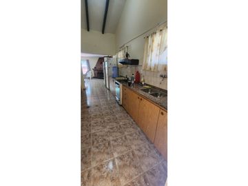 CASA EN ESTANCIA VIEJA - PILETA Y PARQUE