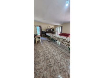 CASA EN ESTANCIA VIEJA - PILETA Y PARQUE