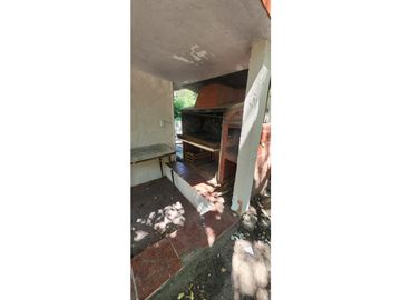 CASA EN ESTANCIA VIEJA - PILETA Y PARQUE