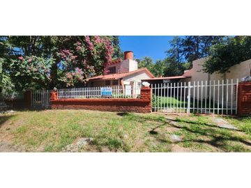 CASA EN ESTANCIA VIEJA - PILETA Y PARQUE