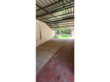 CASA EN ESTANCIA VIEJA - PILETA Y PARQUE