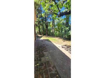 CASA EN ESTANCIA VIEJA - PILETA Y PARQUE