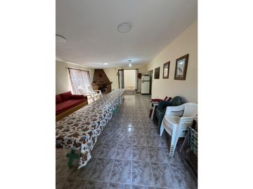 CASA EN ESTANCIA VIEJA - PILETA Y PARQUE