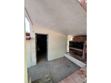 CASA EN ESTANCIA VIEJA - PILETA Y PARQUE