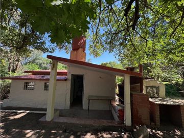 CASA EN ESTANCIA VIEJA - PILETA Y PARQUE