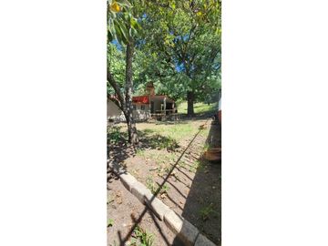 CASA EN ESTANCIA VIEJA - PILETA Y PARQUE