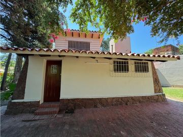 CASA EN ESTANCIA VIEJA - PILETA Y PARQUE