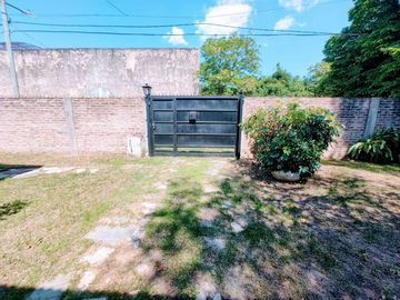 Venta Casa 4 amb. Hermoso Parque + Pileta. Burzaco