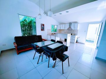 Venta Casa 4 amb. Hermoso Parque + Pileta. Burzaco