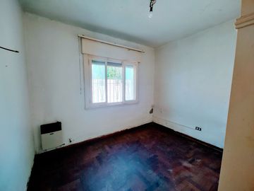 Venta Casa 4 amb. Hermoso Parque + Pileta. Burzaco
