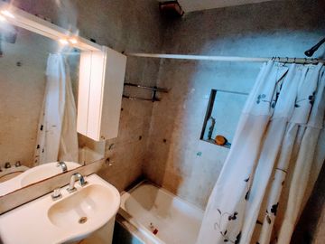 Venta Casa 4 amb. Hermoso Parque + Pileta. Burzaco