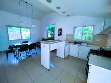 Venta Casa 4 amb. Hermoso Parque + Pileta. Burzaco