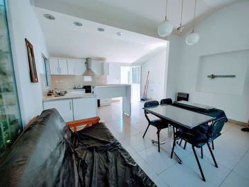 Venta Casa 4 amb. Hermoso Parque + Pileta. Burzaco