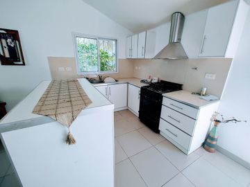 Venta Casa 4 amb. Hermoso Parque + Pileta. Burzaco