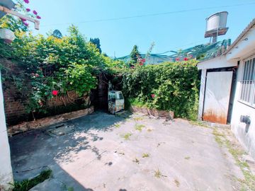 Venta Casa 4 amb. Hermoso Parque + Pileta. Burzaco