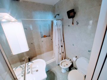 Venta Casa 4 amb. Hermoso Parque + Pileta. Burzaco