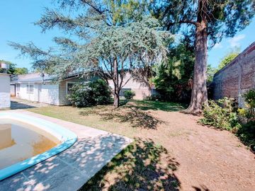 Venta Casa 4 amb. Hermoso Parque + Pileta. Burzaco