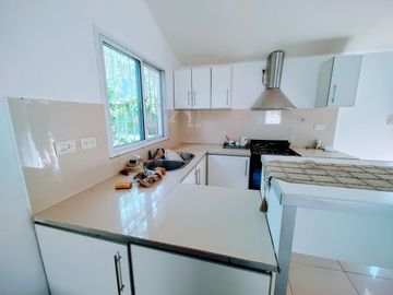 Venta Casa 4 amb. Hermoso Parque + Pileta. Burzaco